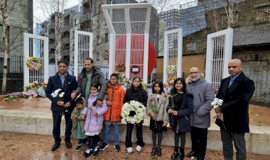 ভাষা শহীদদের প্রতি লন্ডন বাংলা স্কুলের শিক্ষক, শিক্ষার্থী এবং ম্যানেজমেন্ট কমিটির শ্রদ্ধা