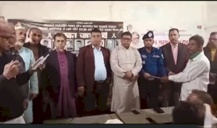 জুলাই অভ্যুত্থানে গোলাপগঞ্জে শহীদ ও আহত ৪২ পরিবারের মধ্যে অহিল আহমদের অর্থ সহায়তা প্রদান