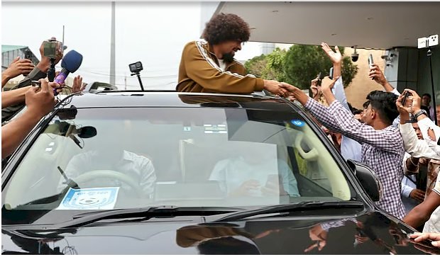 যুক্তরাজ্য থেকে দেশের মাটিতে হামজা