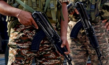 কাশ্মীর সীমান্তে পাকিস্তানের সেনাদের সঙ্গে রাতভর গোলাগুলি হয়েছে: