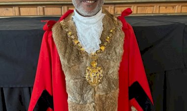 জুবায়ের আহমেদ খান মিলন "সাফরন ওয়াল্ডন" কাউন্সিলের প্রথম ব্রিটিশ বাংলাদেশী  মেয়র হিসেবে দ্বায়িত্বভার গ্রহন করেছেন ।