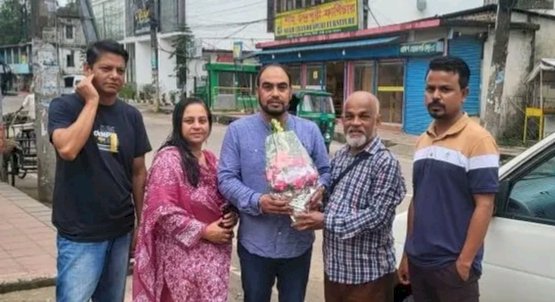 বাংলাভাষী সম্পাদক অলিউর রহমান খান দেশে এসেছেন