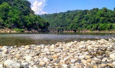 ভোলাগঞ্জ সাদা পাথর  লুটপাটের মঞ্চে পরিণত হয়েছে