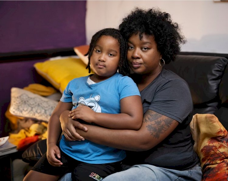 ইংল্যান্ডে হোমলেস ছাত্রদের কাপড় ধুয়ে স্কুলে পৌঁছে দিচ্ছেন মহান শিক্ষকরা