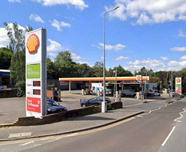 Kent Police জানিয়েছে, লন্ডন রোডের Shell petrol station - London Road–এ একটি চিকিৎসাজনিত জরুরি ঘটনার পর এক ব্যক্তি মারা গেছেন।