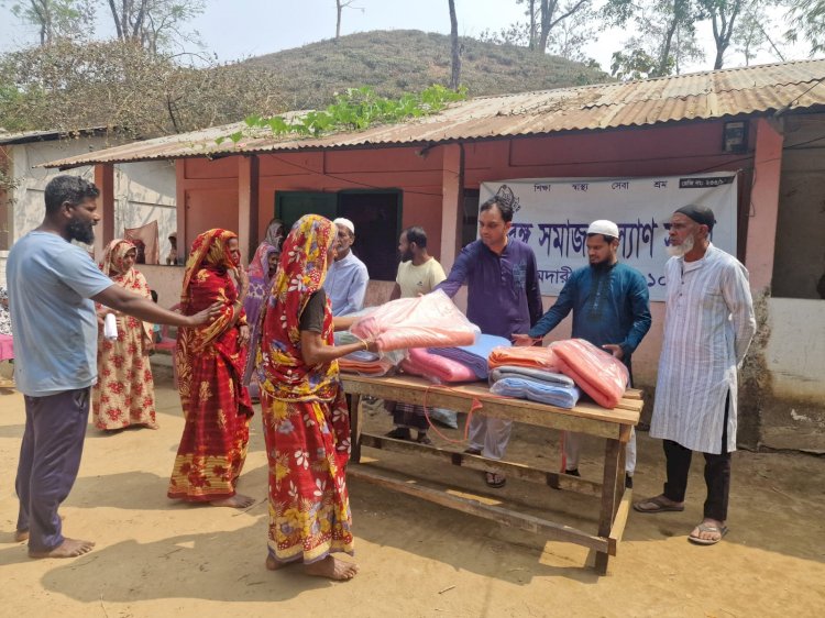 চা শ্রমিকদের মাঝে কম্বল বিতরণ করল তরঙ্গ সমাজ কল্যাণ সংস্হা