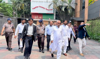 তেজগাঁওয়ে নাসা গ্রুপের শ্রমিকদের সড়ক অবরোধ: শ্রমমন্ত্রীর হস্তক্ষেপে অবরোধ প্রত্যাহার করেন শ্রমিকরা